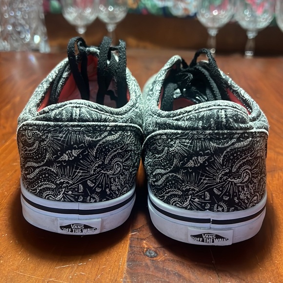 Vans Woman’s size 8.5 Black & White - Picture 6 of 9